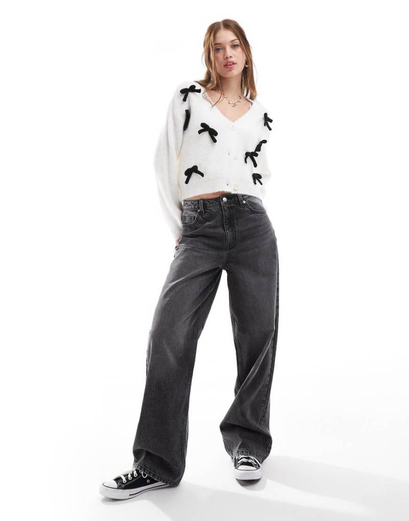 Miss Selfridge - Baggy-Jeans in heller Waschung in Schwarz von Miss Selfridge