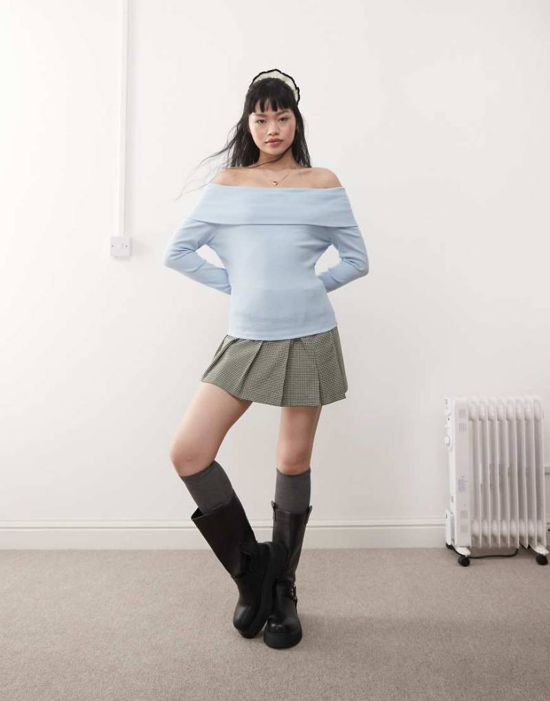 Miss Selfridge - Bardot-Oberteil in Staubblau mit breitem Umschlag von Miss Selfridge