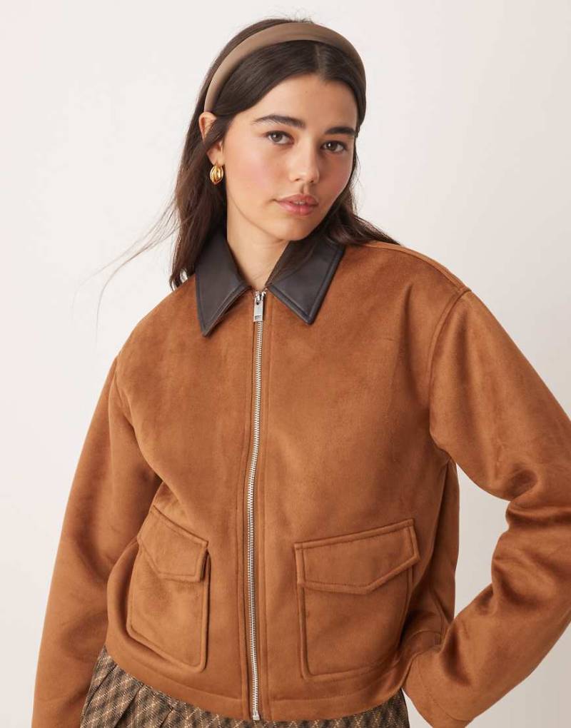 Miss Selfridge - Barn Jacket aus hellbraunem Wildlederimitat mit Kontrastkragen-Brown von Miss Selfridge
