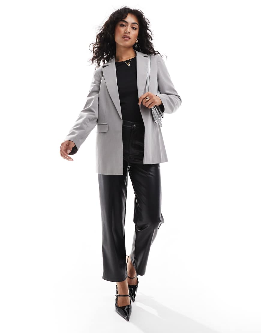 Miss Selfridge - Basic-Blazer in Grau mit lockerem Schnitt Miss Selfridge - Basic-Blazer in Grau mit lockerem Schnitt von Miss Selfridge
