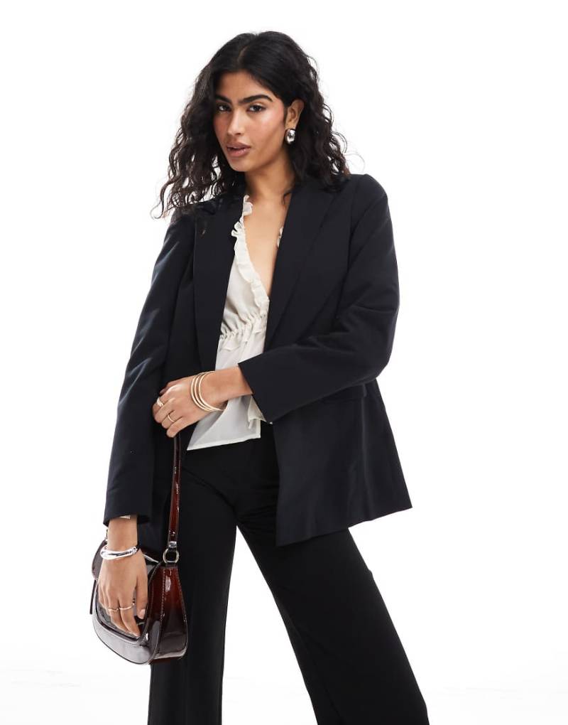 Miss Selfridge - Basic-Blazer in Schwarz mit lockerem Schnitt von Miss Selfridge