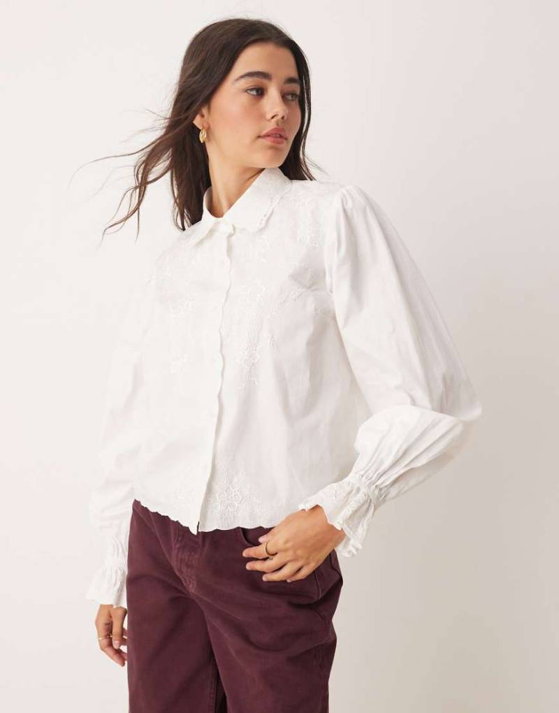 Miss Selfridge - Bestickte Hemdbluse aus Popeline in Weiß von Miss Selfridge