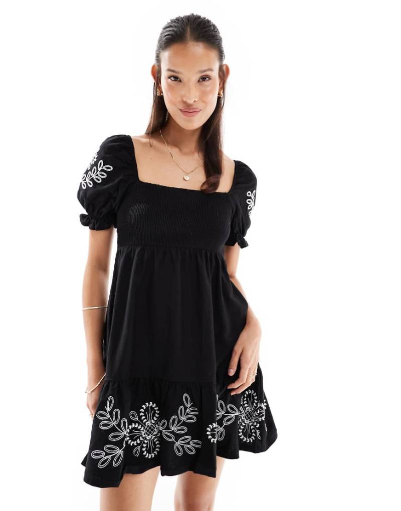 Miss Selfridge - Besticktes Minikleid in Schwarz mit Puffärmeln und weißer Stickerei-Bunt Miss Selfridge - Besticktes Minikleid in Schwarz mit Puffärmeln und weißer Stickerei-Bunt von Miss Selfridge