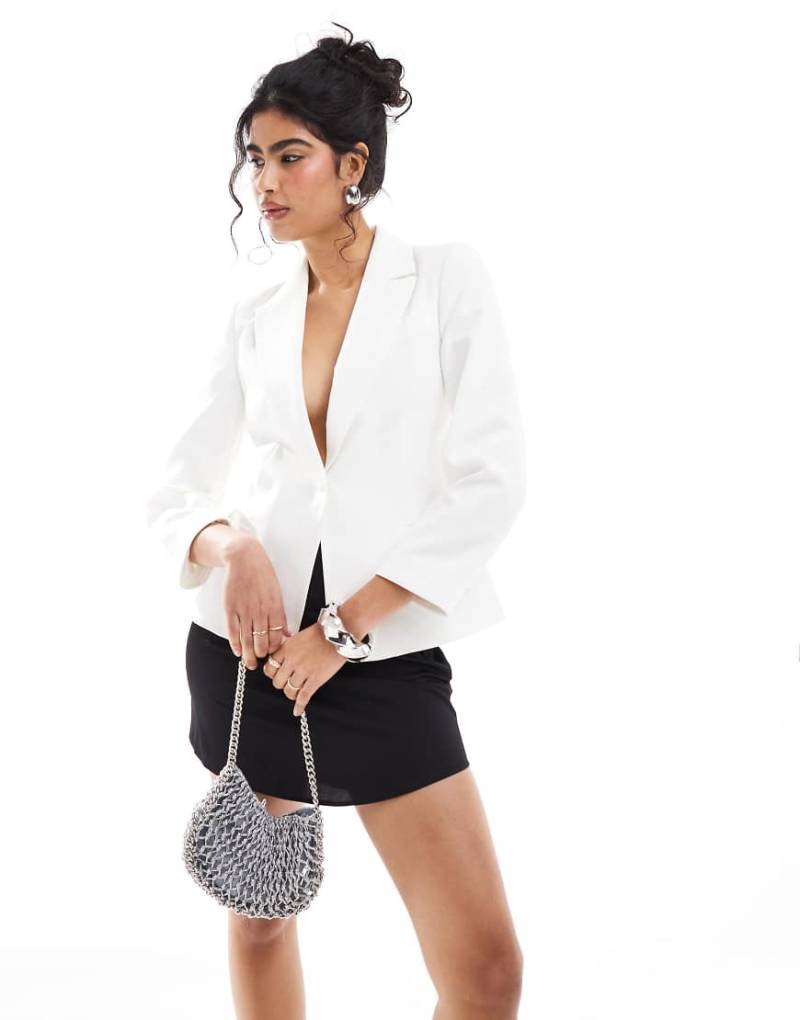 Miss Selfridge - Blazer in Ecru mit Schleifendetail und Spitze-Weiß von Miss Selfridge