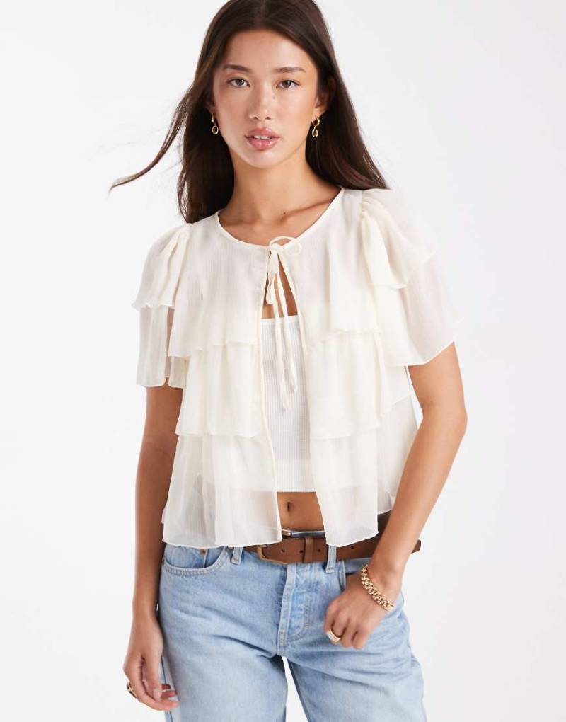 Miss Selfridge - Bluse aus Chiffon in Ecru mit Bindebändern vorne und Knitteroptik-Weiß von Miss Selfridge