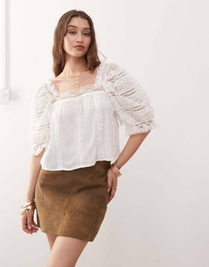 Miss Selfridge - Bluse aus Häkel-Spitzen-Mix in Cremeweiß von Miss Selfridge