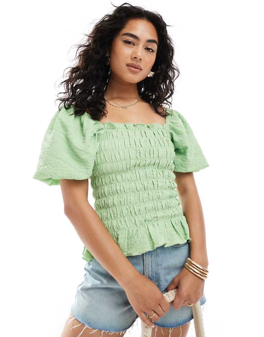 Miss Selfridge - Bluse in Grün mit gesmoktem Design von Miss Selfridge