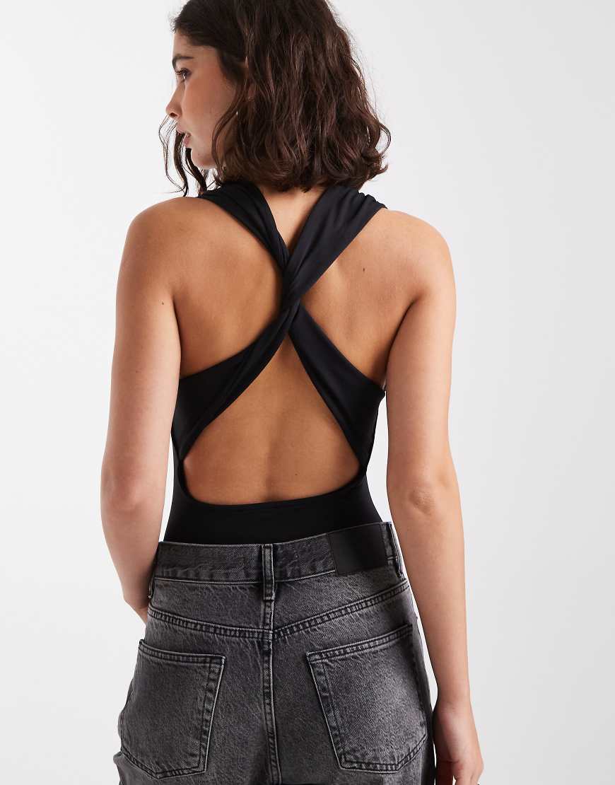 Miss Selfridge - Body in Schwarz mit verdrehtem Design am Rücken von Miss Selfridge