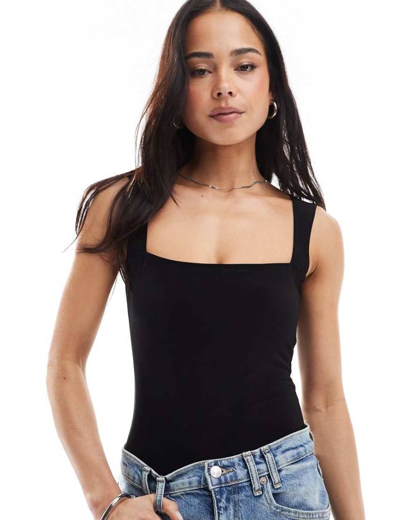 Miss Selfridge - Body in Schwarz mit weicher Haptik und eckigem Ausschnitt von Miss Selfridge