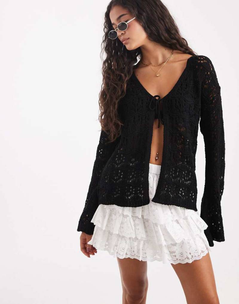 Miss Selfridge - Boho-Strickjacke in Schwarz mit gebundener Vorderseite von Miss Selfridge