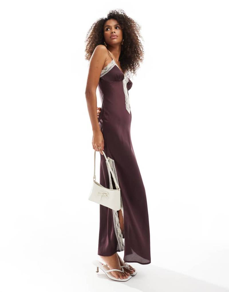 Miss Selfridge - Camisole-Maxikleid in Braun mit Spitzeneinsatz von Miss Selfridge