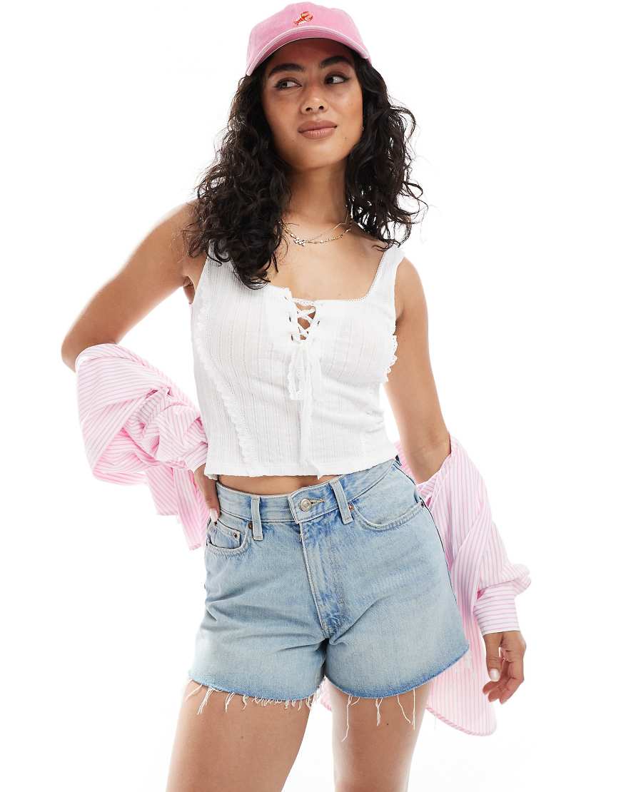 Miss Selfridge - Camisole-Top in Weiß mit Schnürung von Miss Selfridge