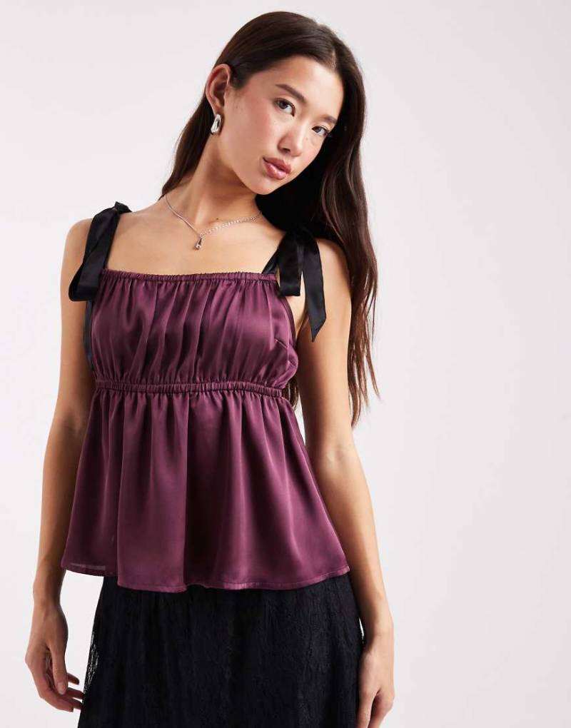 Miss Selfridge - Camisole aus Satin in Feigenrot mit Bindeband an der Schulter-Rosa von Miss Selfridge