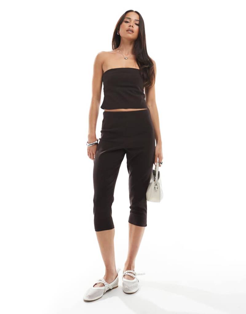 Miss Selfridge - Capri-Hose in Schokobraun aus Bengaline, Kombiteil Miss Selfridge - Capri-Hose in Schokobraun aus Bengaline, Kombiteil von Miss Selfridge