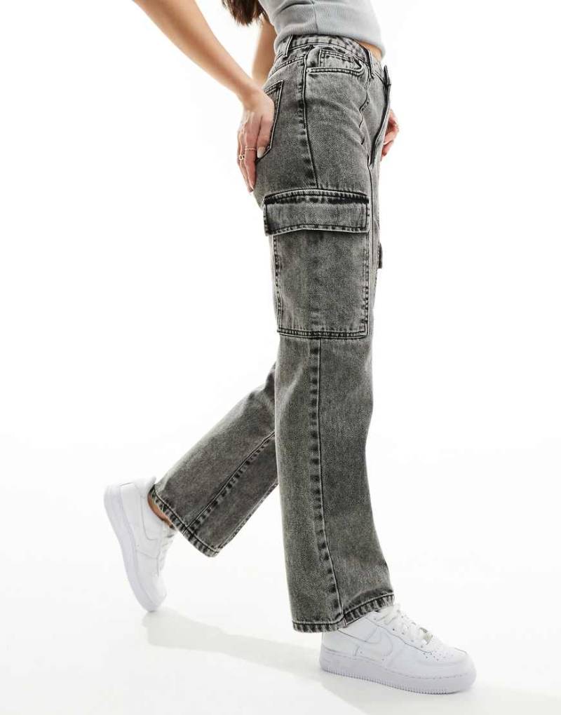 Miss Selfridge - Cargo-Jeans in verwaschenem Schwarz mit geradem Schnitt von Miss Selfridge