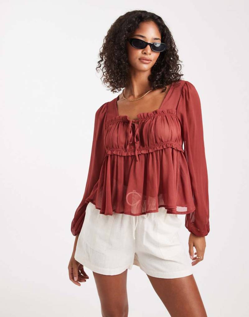 Miss Selfridge - Chiffonbluse in Rot mit geraffter Brustpartie von Miss Selfridge
