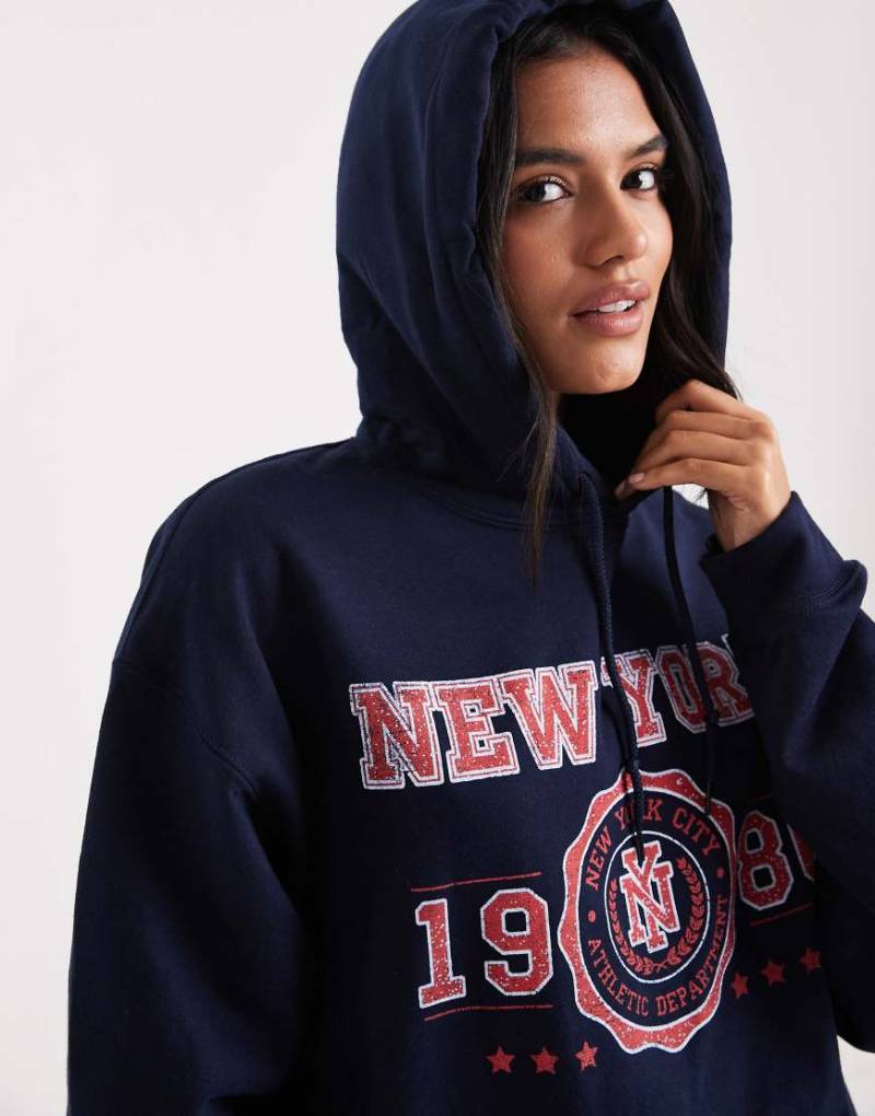 Miss Selfridge - College-Kapuzenpullover in Marineblau mit „New York"-Print von Miss Selfridge