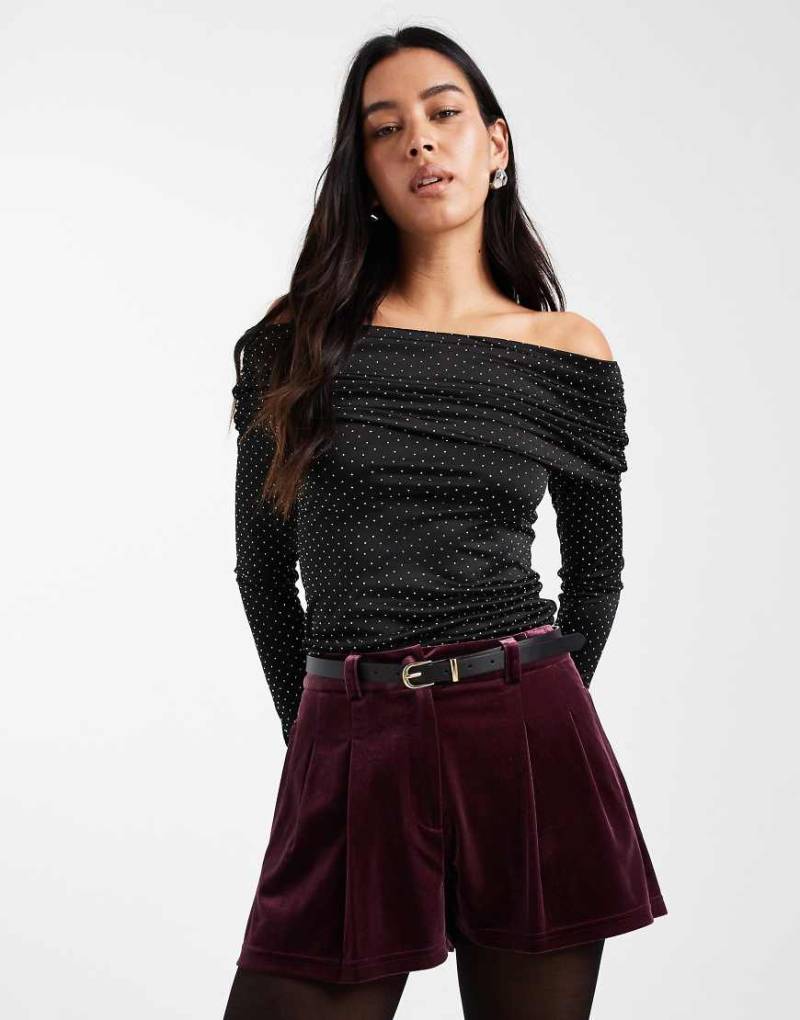 Miss Selfridge - Elegante Micro-Shorts aus Samt in Beerenrot von Miss Selfridge