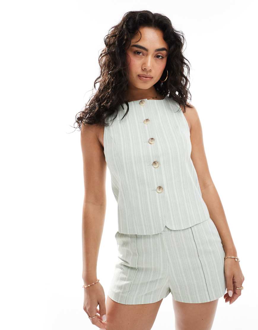 Miss Selfridge - Elegantes Westentop in Grün mit Nadelstreifen und Knopfleiste, Kombiteil von Miss Selfridge