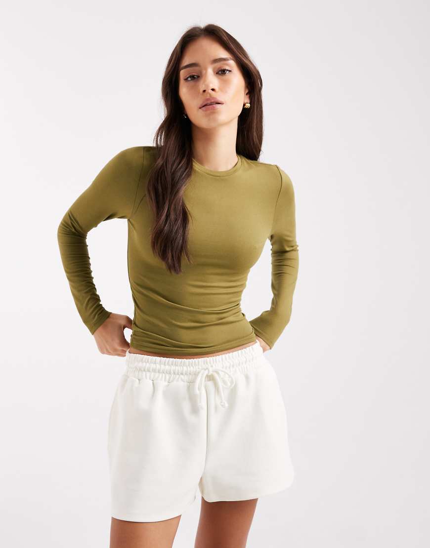 Miss Selfridge - Figurbetontes, langärmliges T-Shirt in Olivgrün von Miss Selfridge
