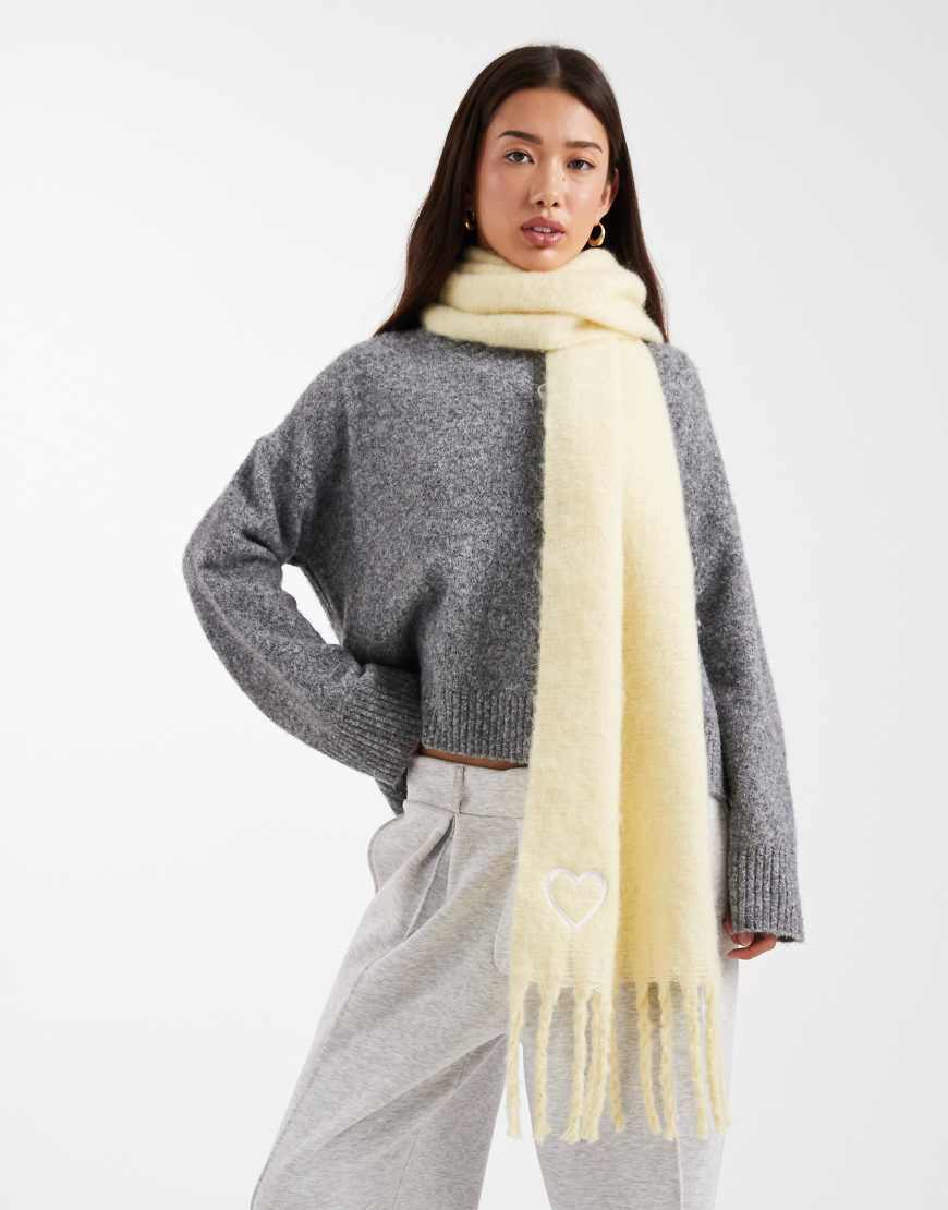 Miss Selfridge - Fransenschal aus Strick in Buttermilchgelb von Miss Selfridge