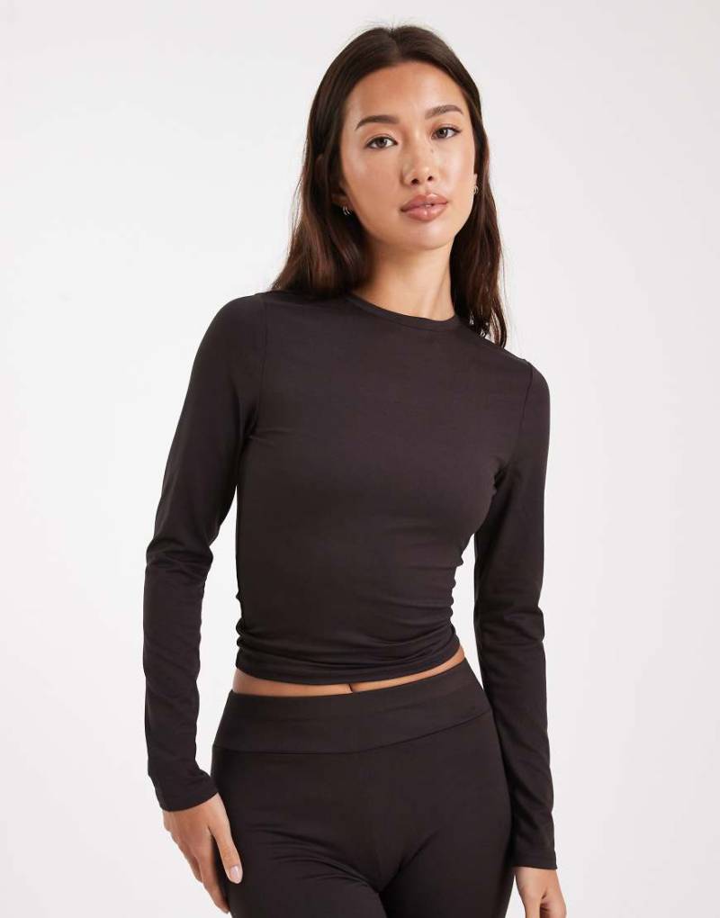 Miss Selfridge - Geformtes, langärmliges T-Shirt in Schokobraun-Brown von Miss Selfridge