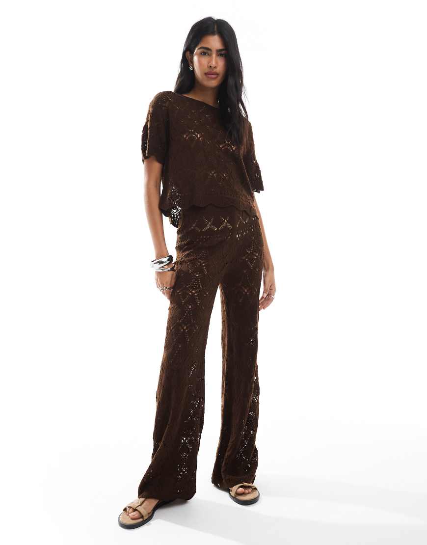 Miss Selfridge - Gerade geschnittene Häkel-Standhose in Schokobraun, Kombiteil von Miss Selfridge
