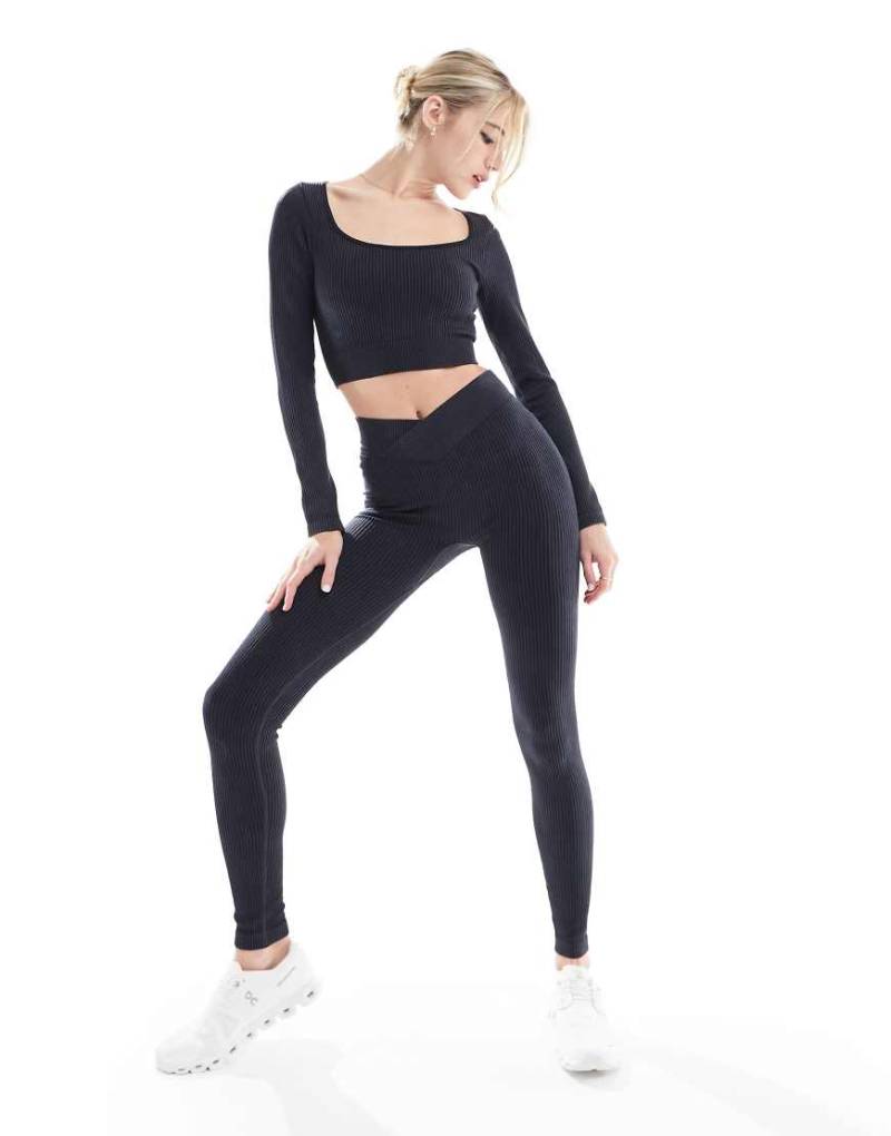 Miss Selfridge - Gerippte, nahtlose Leggings in verwaschenem Anthrazit mit v-förmigem Bund, Kombiteil-Grau von Miss Selfridge