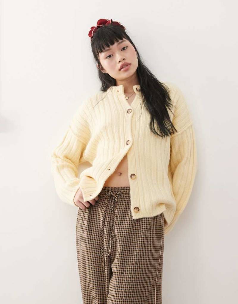 Miss Selfridge - Gerippte Oversize-Strickjacke in Buttermilchbeige-Gelb von Miss Selfridge