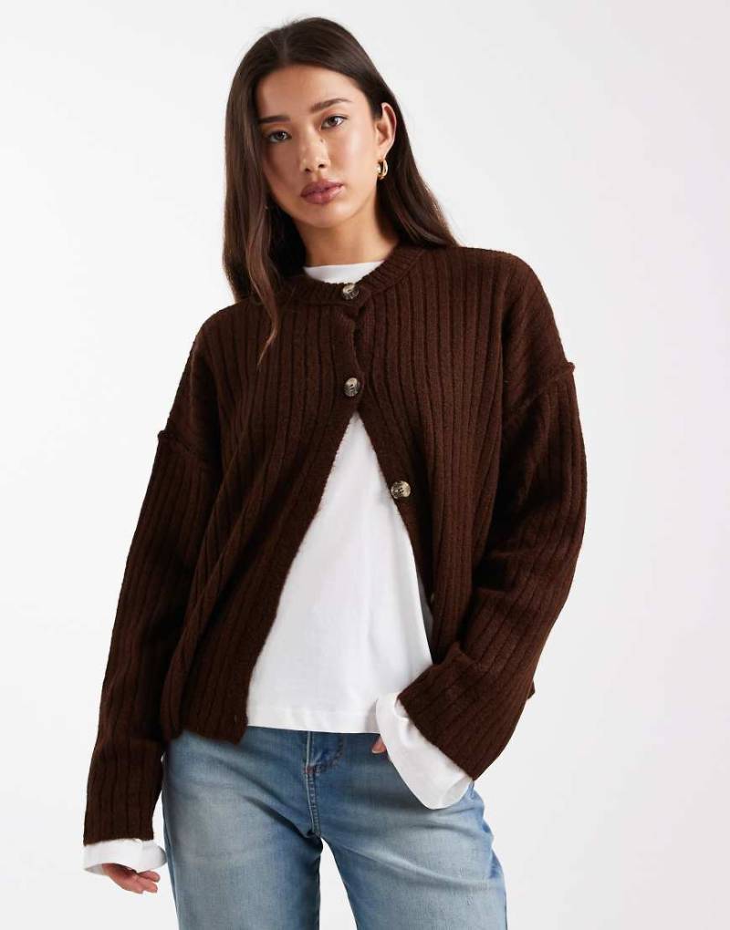 Miss Selfridge - Gerippte Oversize-Strickjacke in Schokobraun-Brown von Miss Selfridge