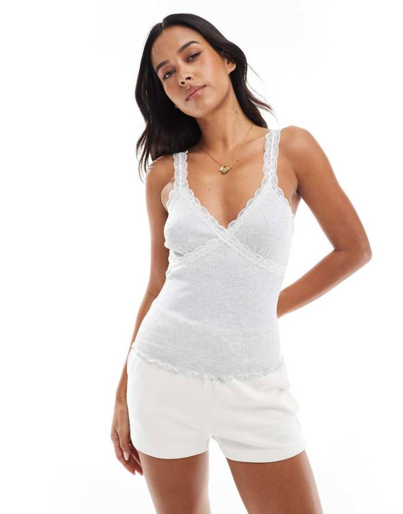 Miss Selfridge - Geripptes Camisole-Oberteil in Hellgrau mit Spitzenbesatz von Miss Selfridge