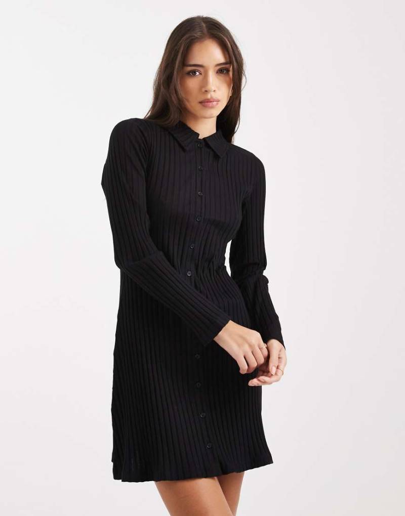Miss Selfridge - Geripptes Minikleid in Schwarz mit Polokragen und durchgehender Knopfleiste von Miss Selfridge