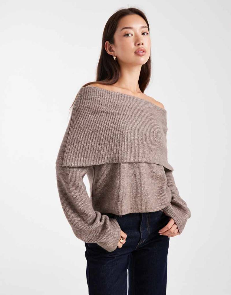 Miss Selfridge - Geripptes Oberteil in Mokka mit breitem Bardot-Umschlag-Brown Miss Selfridge - Geripptes Oberteil in Mokka mit breitem Bardot-Umschlag-Brown von Miss Selfridge
