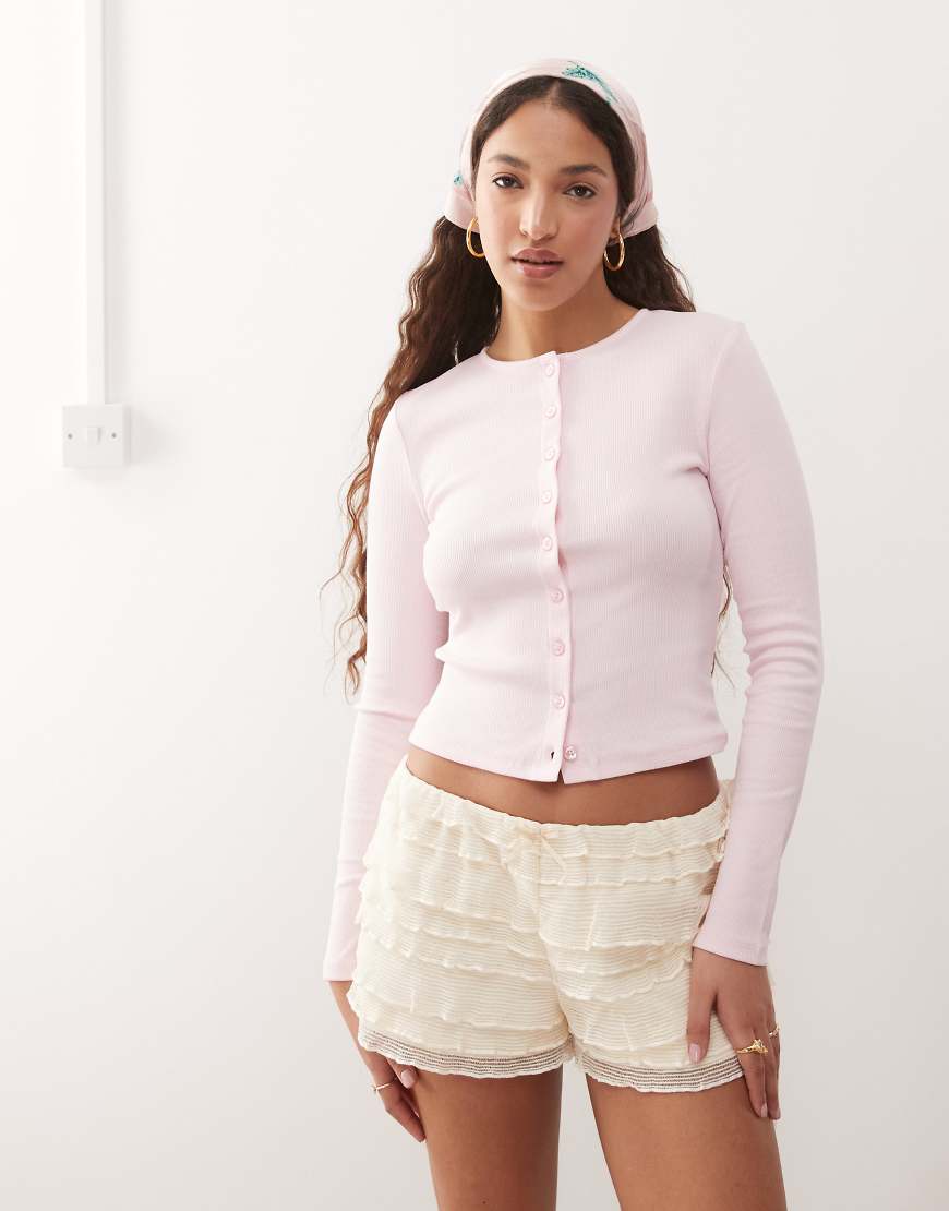 Miss Selfridge - Geripptes Strickjacke in Sanftrosa mit Knopfleiste und Rundhalsausschnitt Miss Selfridge - Geripptes Strickjacke in Sanftrosa mit Knopfleiste und Rundhalsausschnitt von Miss Selfridge