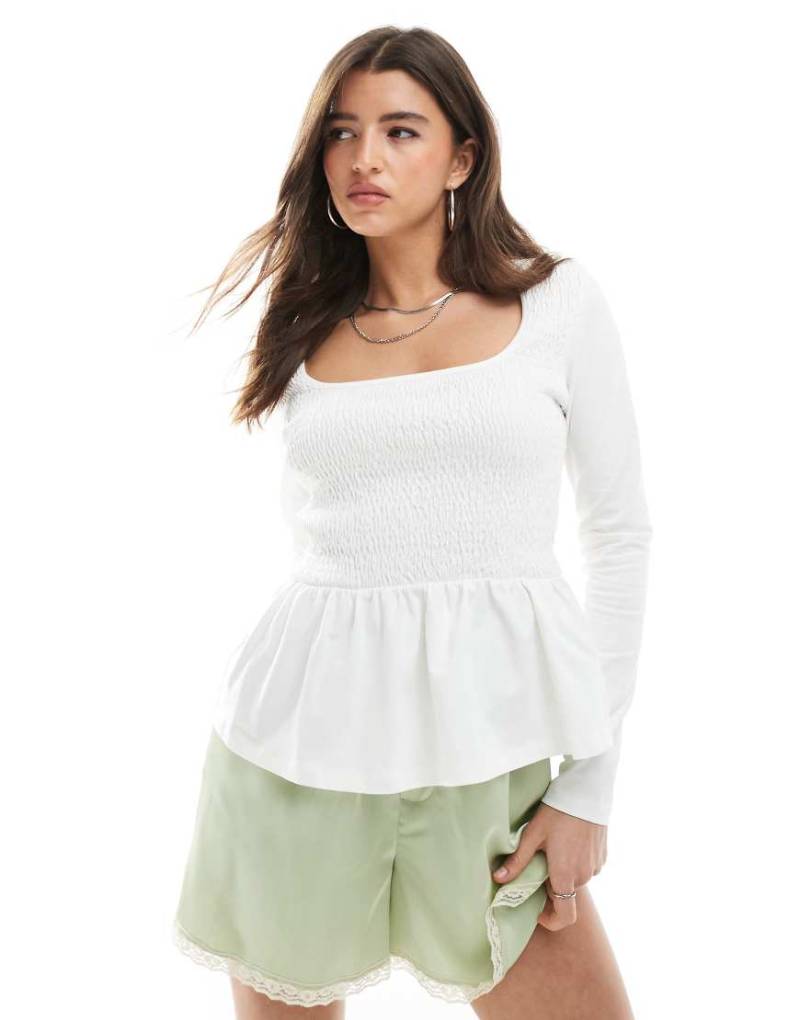 Miss Selfridge - Gesmoktes Schößchenoberteil aus Jersey in Ecru-Weiß von Miss Selfridge