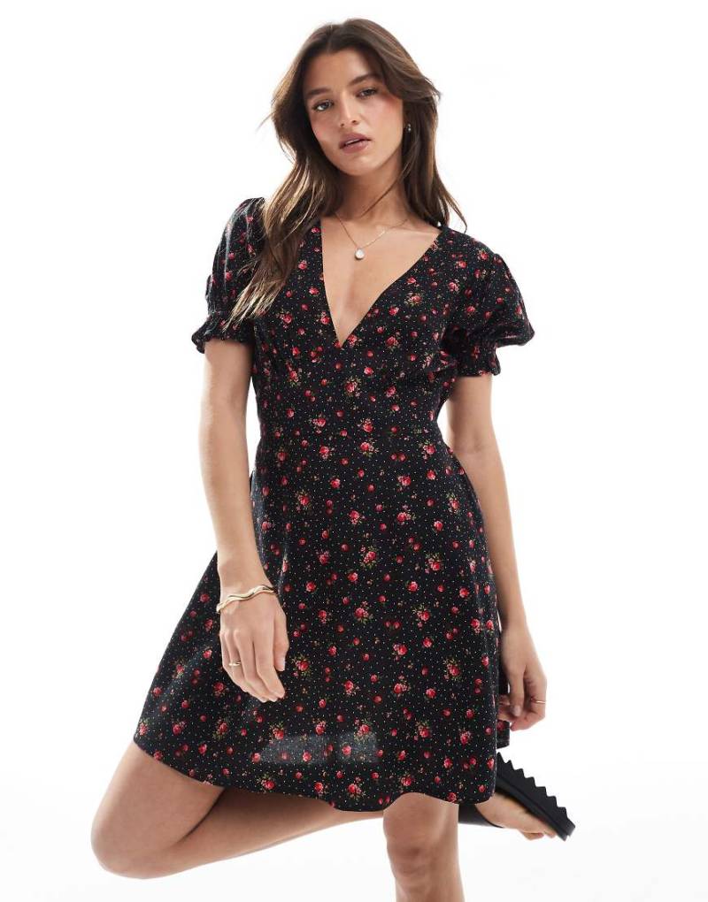 Miss Selfridge - Gesponnenes Mini-Freizeitkleid in Schwarz mit V-Ausschnitt und Herzmuster von Miss Selfridge