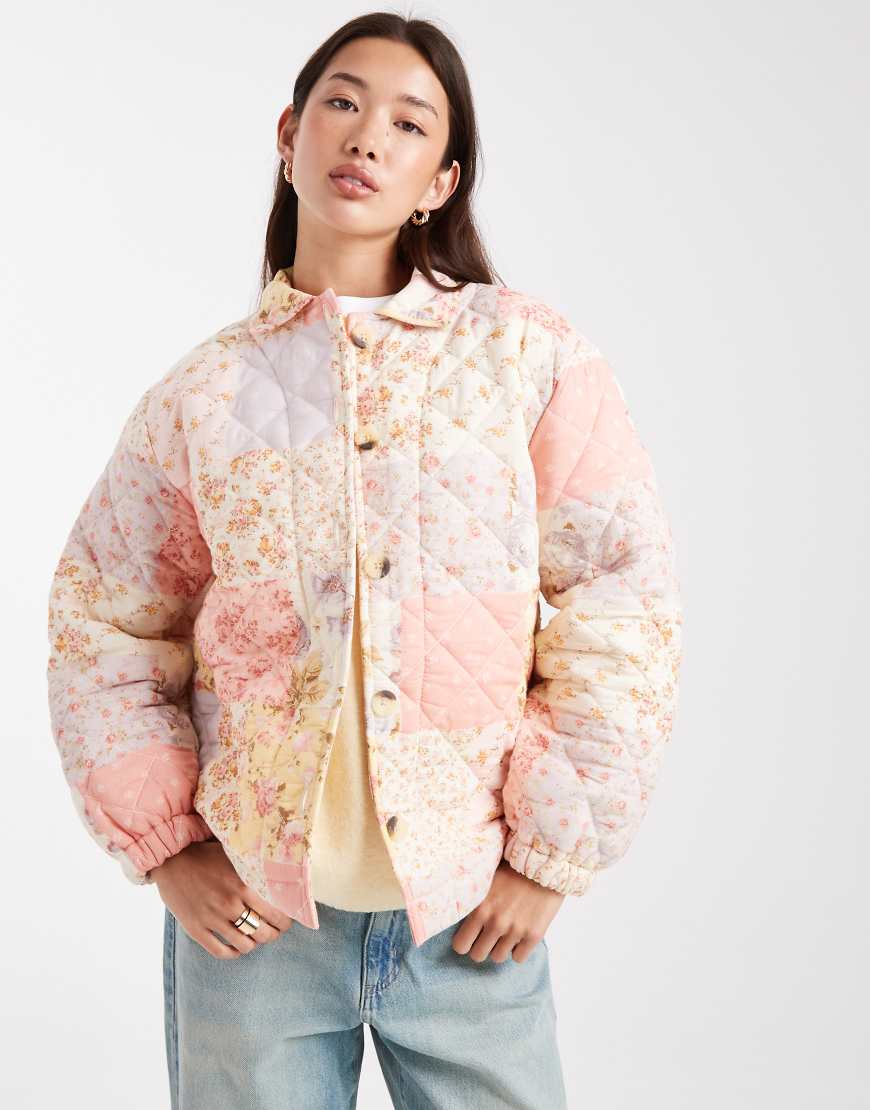 Miss Selfridge - Gesteppte Jacke mit floralem Patchworkmuster-Bunt von Miss Selfridge