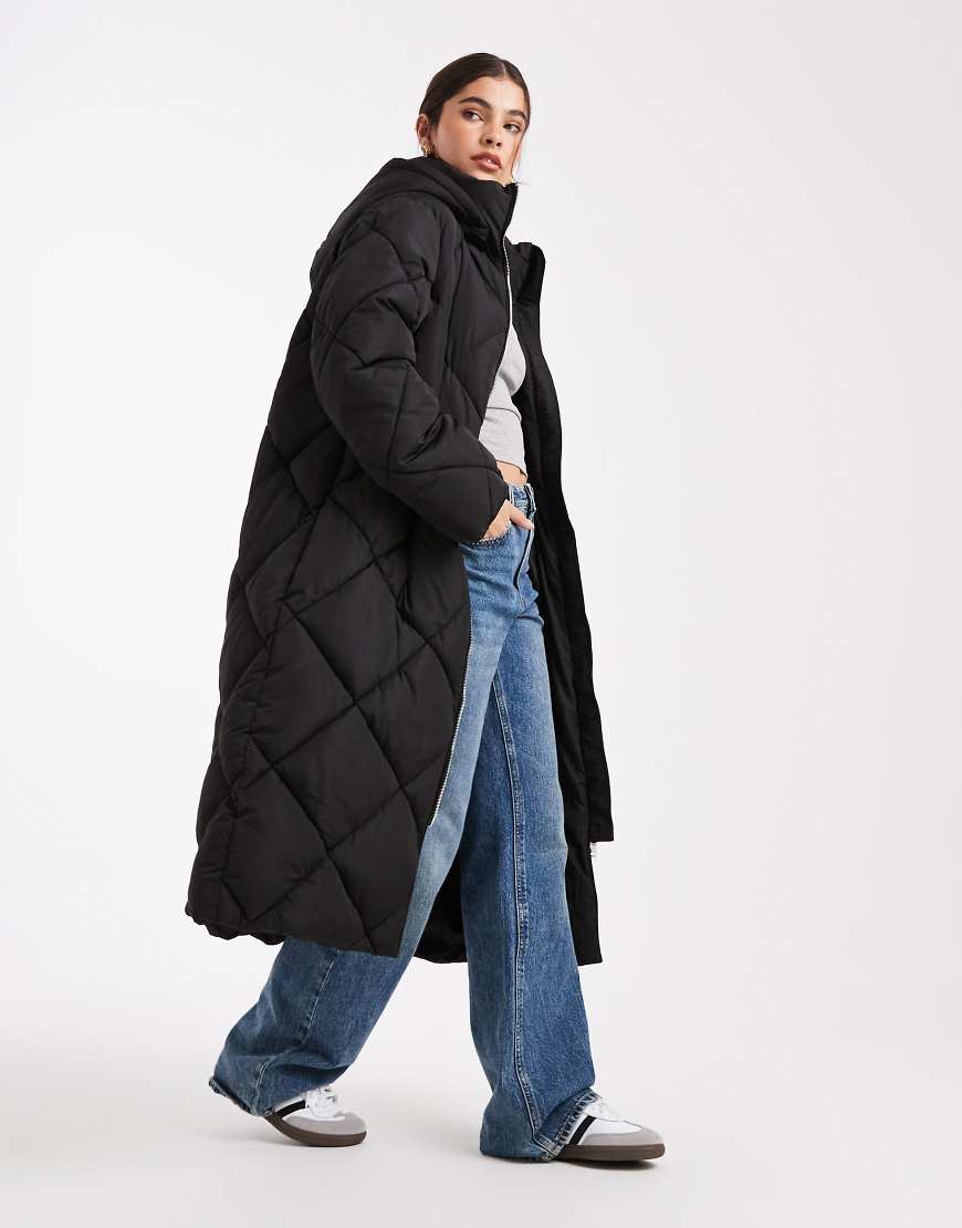 Miss Selfridge - Gesteppter Maxi-Puffermantel in Schwarz mit Kapuze von Miss Selfridge