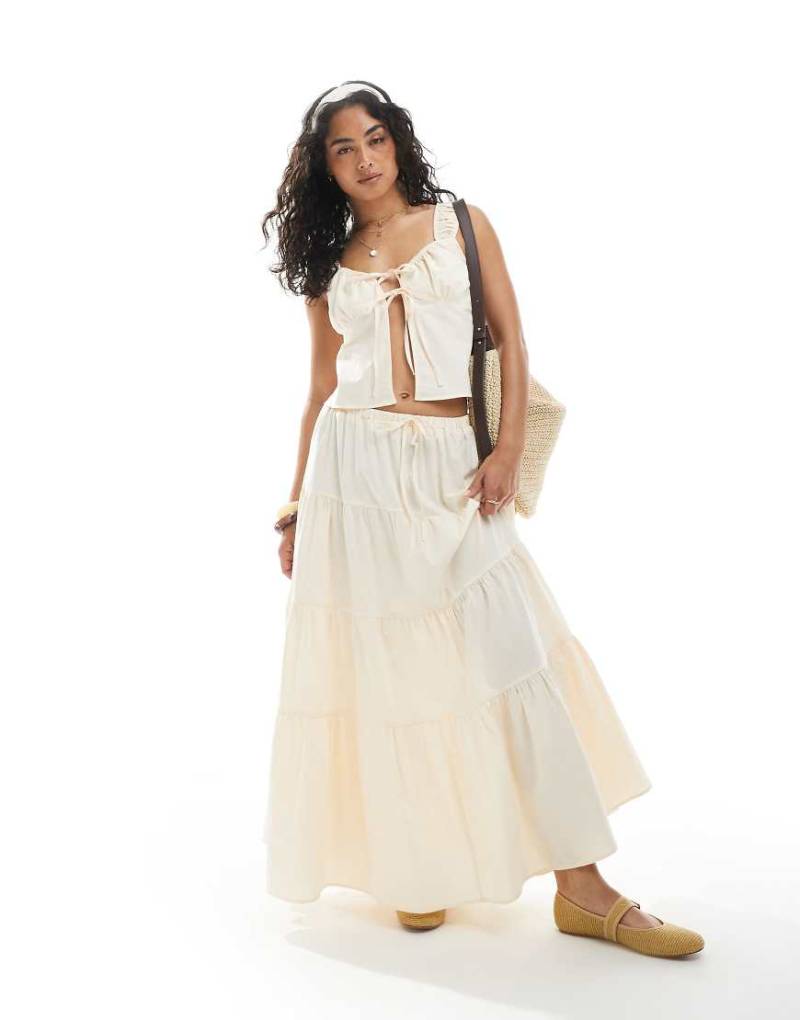 Miss Selfridge - Gestufter Maxirock in Buttermilchgelb, Kombiteil von Miss Selfridge