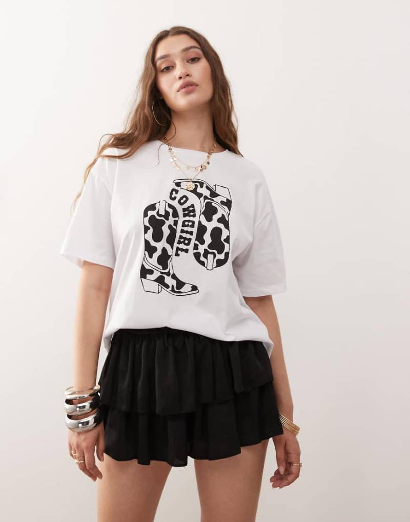Miss Selfridge - Gestufter Skort in Schwarz Miss Selfridge - Gestufter Skort in Schwarz von Miss Selfridge