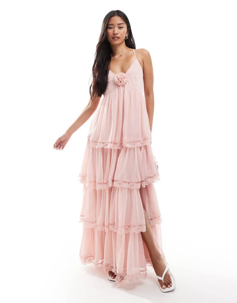 Miss Selfridge - Gestuftes Chiffon-Maxikleid in Altrosa von Miss Selfridge