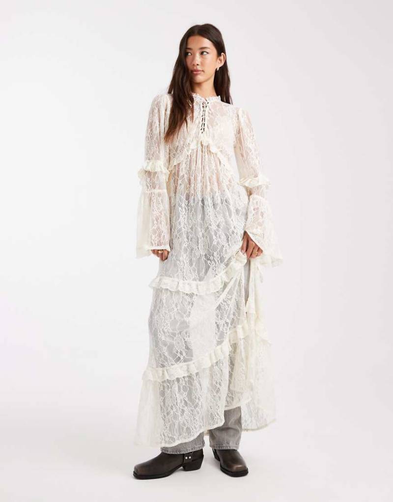 Miss Selfridge - Gestuftes Spitzen-Maxikleid in Ecru-Weiß von Miss Selfridge