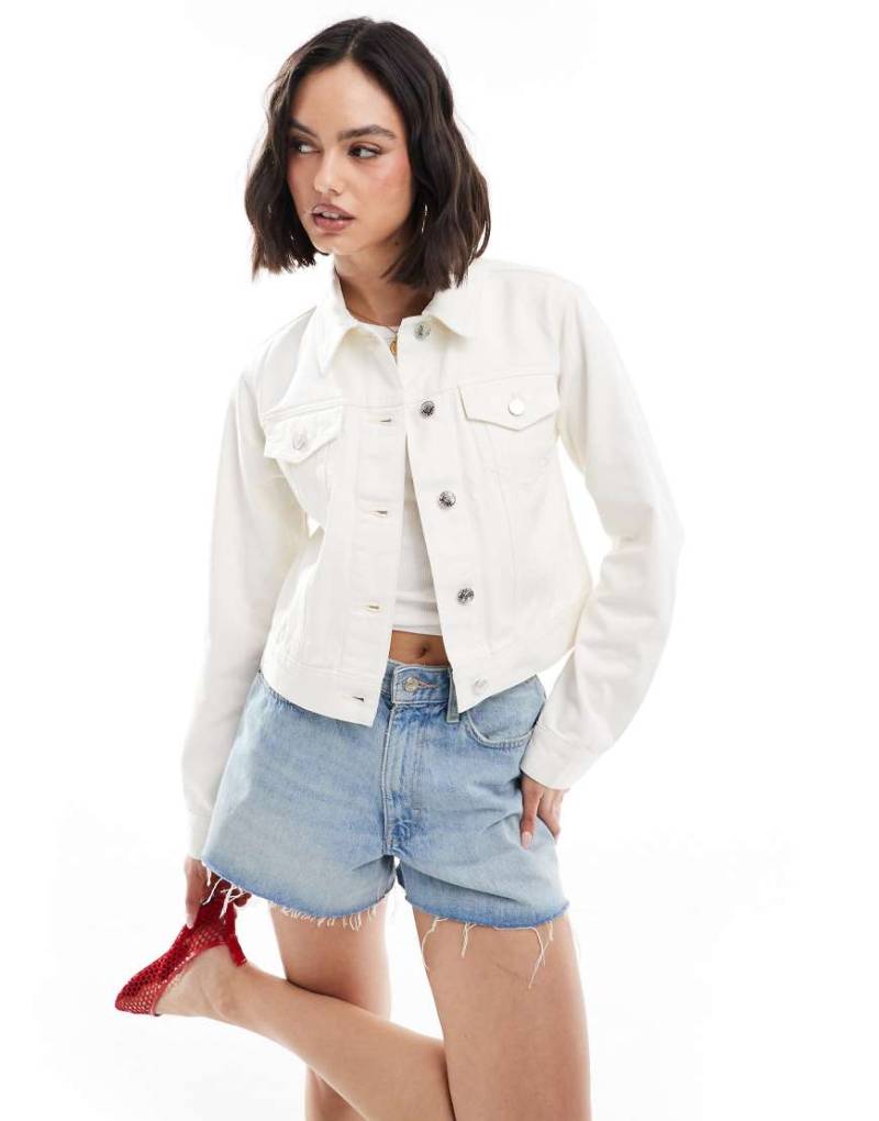 Miss Selfridge - Girlfriend-Jeansjacke in Ecru-Waschung-Weiß von Miss Selfridge