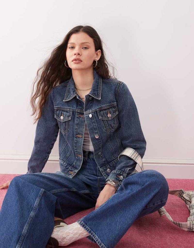 Miss Selfridge - Girlfriend-Jeansjacke in indigoblauer Waschung-Lila von Miss Selfridge