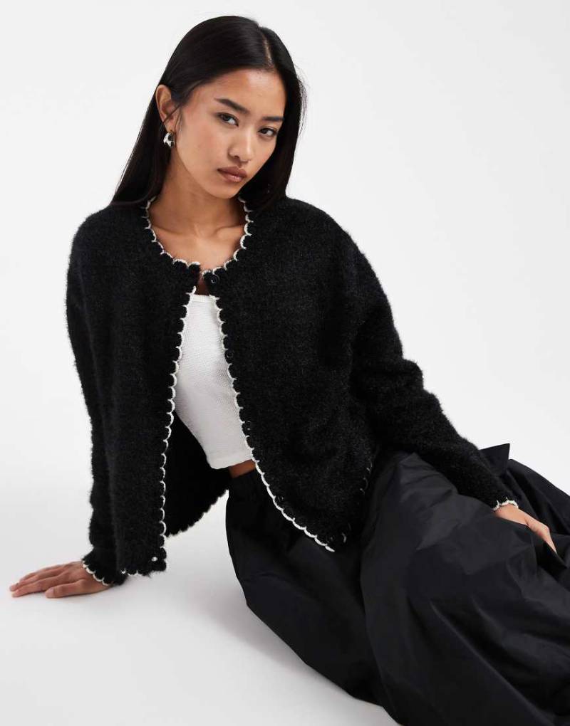 Miss Selfridge - Grobe Strickjacke in Schwarz mit Languettenstich von Miss Selfridge