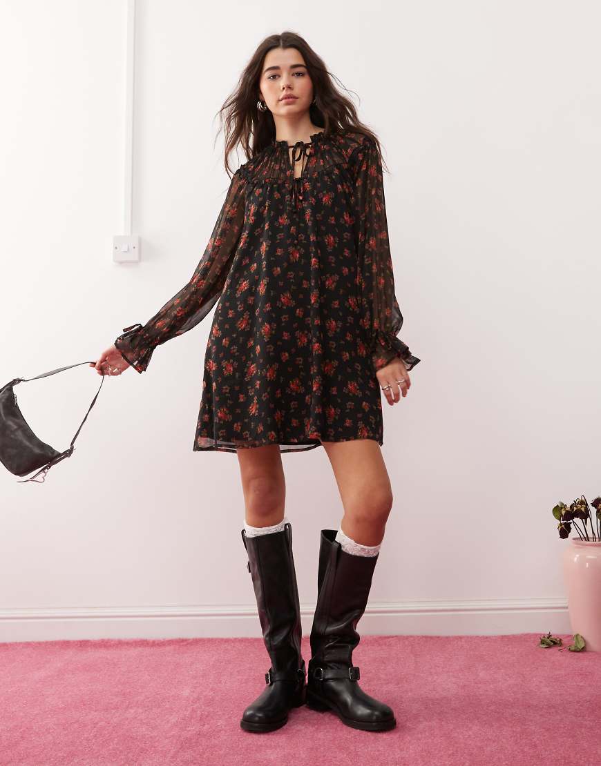 Miss Selfridge - Hängerkleid in Schwarz mit Passe von Miss Selfridge