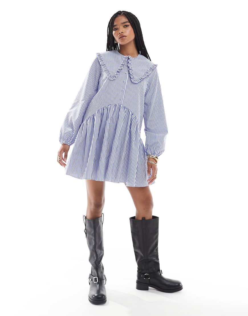 Miss Selfridge - Hängerkleid in blau gestreift mit Oversize-Kragen von Miss Selfridge