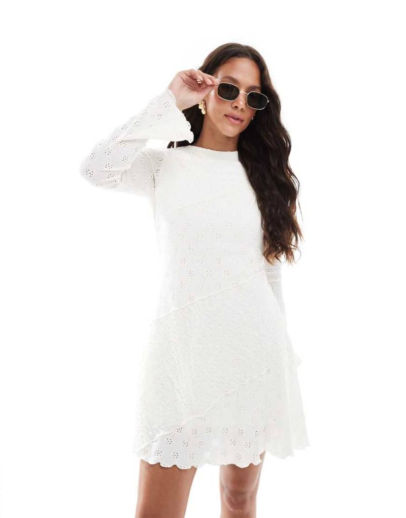 Miss Selfridge - Hinten Gebundenes Jersey-Minikleid in Creme mit Strukturmustermix-Weiß von Miss Selfridge