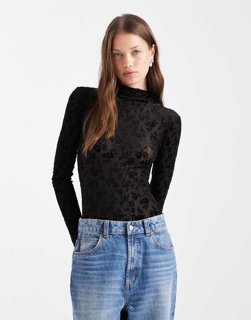 Miss Selfridge - Hochgeschlossener Devoré-Body in Schwarz von Miss Selfridge