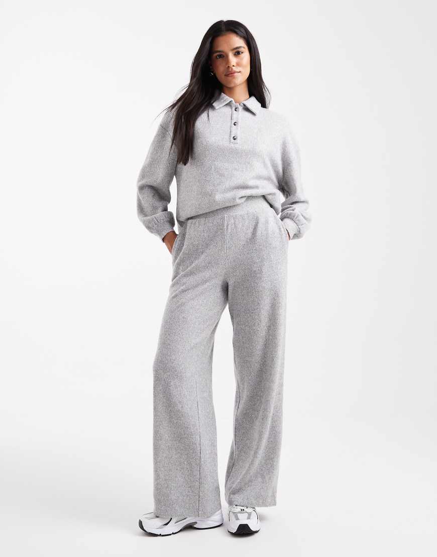Miss Selfridge - Hose aus angerautem Jersey in Hellgrau mit weitem Bein, Kombiteil Miss Selfridge - Hose aus angerautem Jersey in Hellgrau mit weitem Bein, Kombiteil von Miss Selfridge